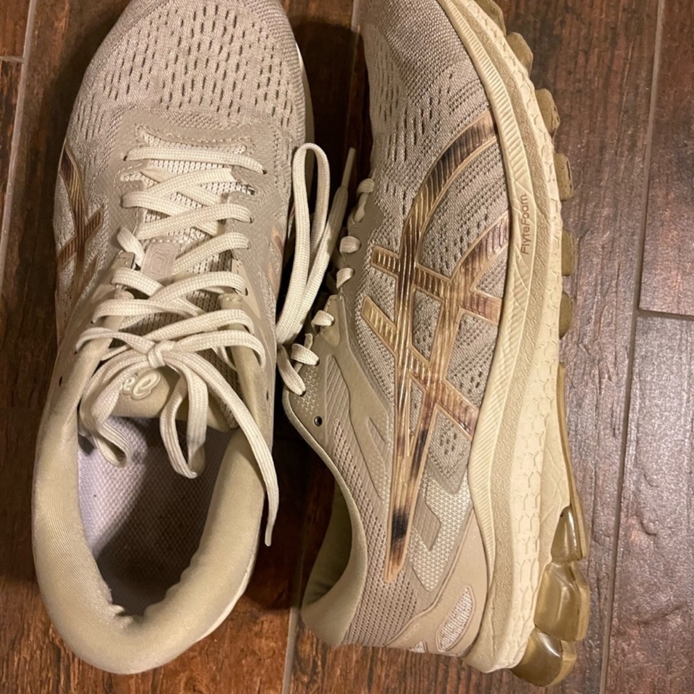 ASICS - Picture 3 of 5